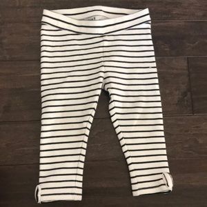 Janie & Jack Black/white bow ankle capris